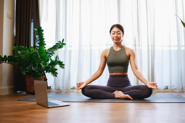 Top 5 reasons to choose online yoga courses for busy schedules